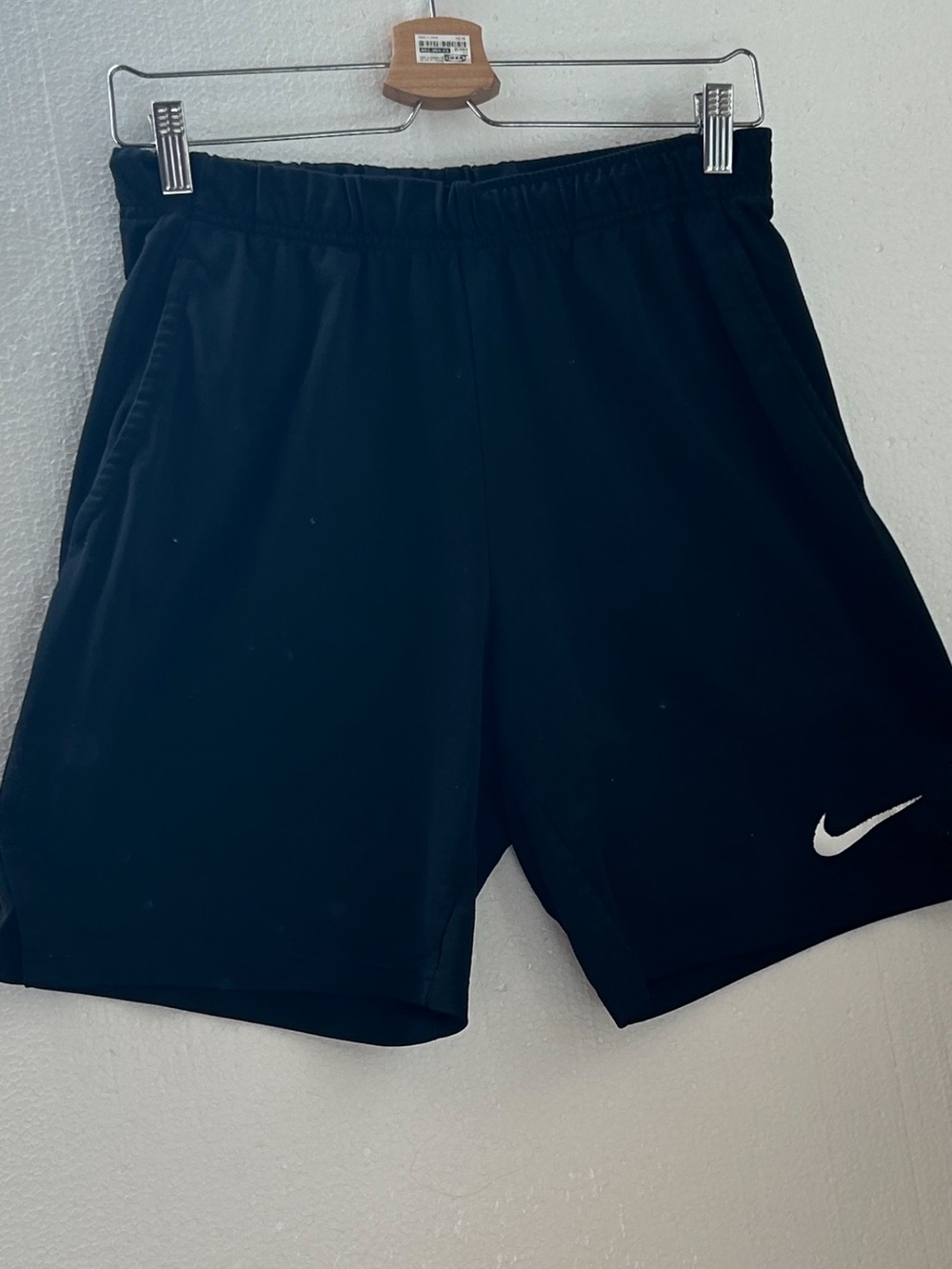 Nike Dri Fit Men’s Black Athletic Shorts W/Drawstring. Side Pockets. Size Medium